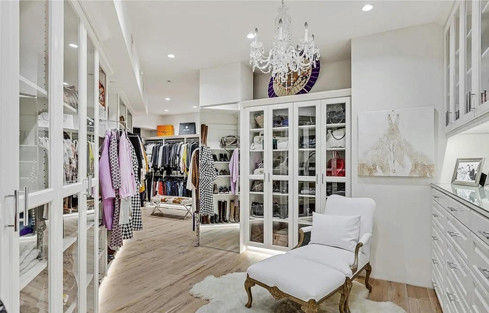 Apartment Luxurious Four-bedroom Penthouse